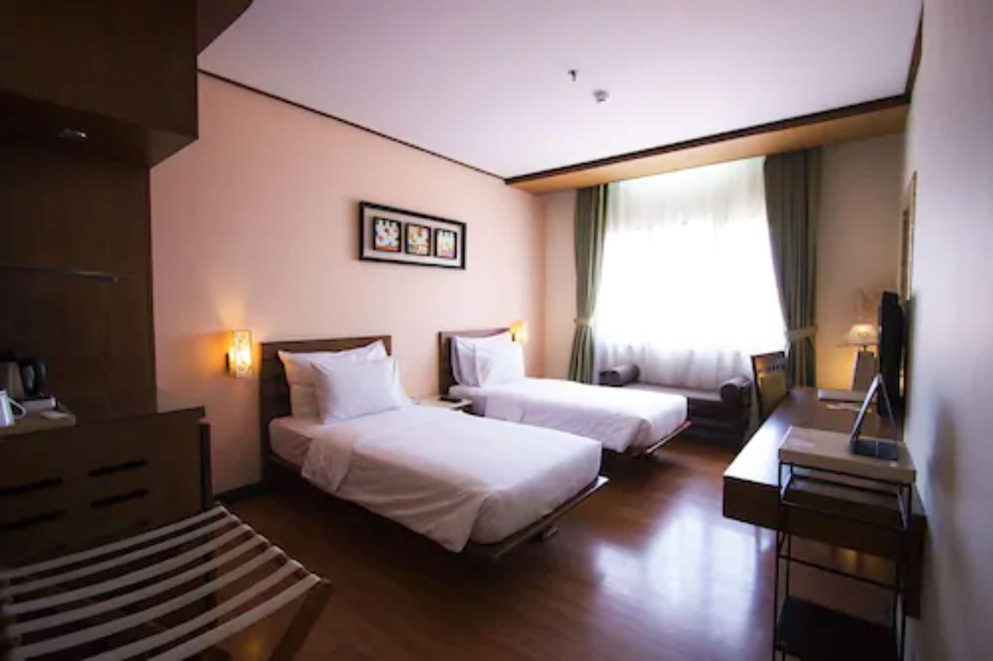 Banana Inn By Kagum Hotels Bandung Exterior photo